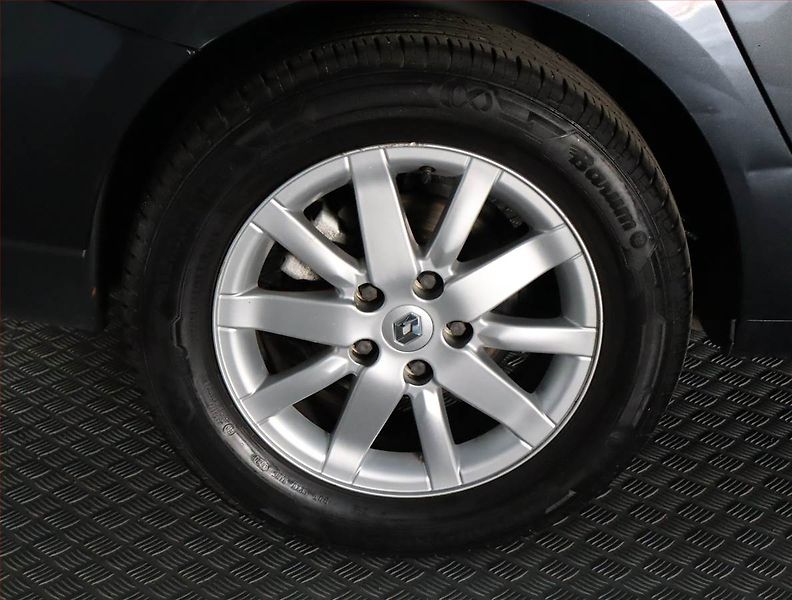 Renault Fluence (2010) 1.6 16V, Tažné, slušný stav - fotka 14 z 18