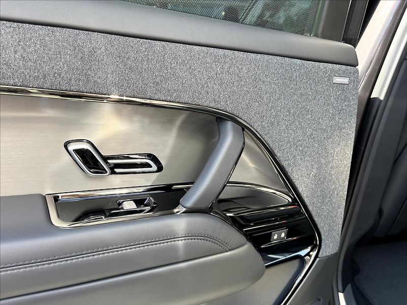 Land Rover Range Rover Sport (2026) 3,0 P460e DYNAMIC SE PHEV - fotka 35 z 39