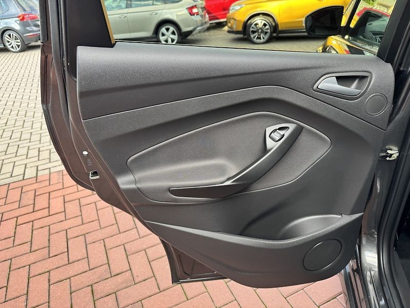 Ford C-MAX (2018) 1.5i Ecoboost Automat Xenony - fotka 23 z 48
