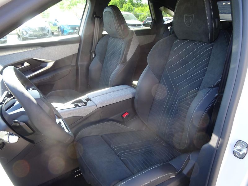 Peugeot 3008 (2026) GT Elektromotor 157kW / 210k - fotka 44 z 51