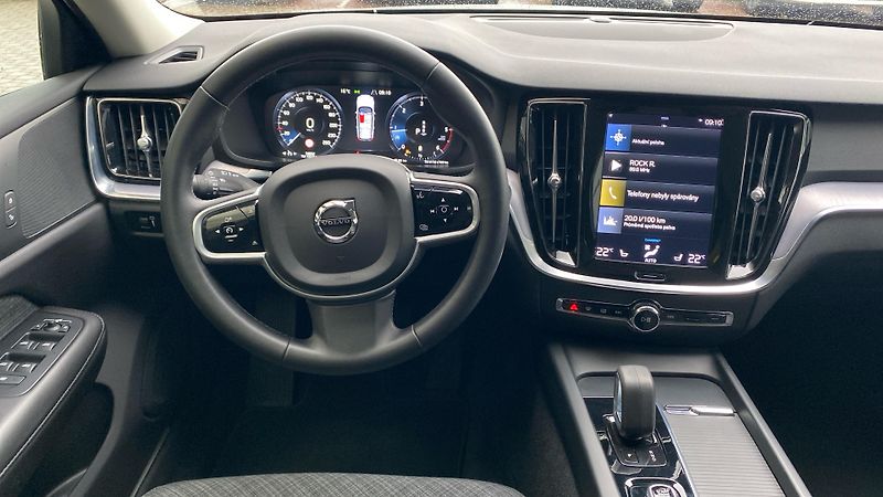 Volvo V60 Cross Country Pro, B4 AWD, 145 - fotka 12 z 28