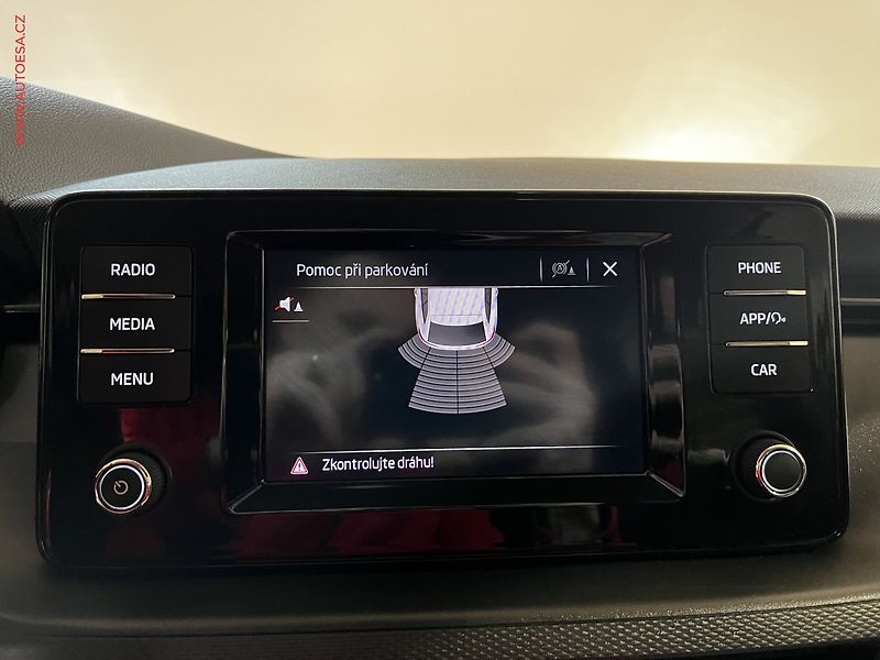 Škoda Scala (2020) 1.6 TDi, Ambiente, DSG - fotka 13 z 15