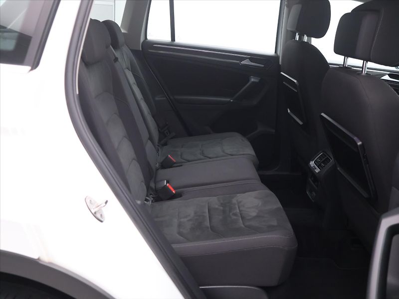 Volkswagen Tiguan 2,0 140KW DSG 4Motion - fotka 12 z 29