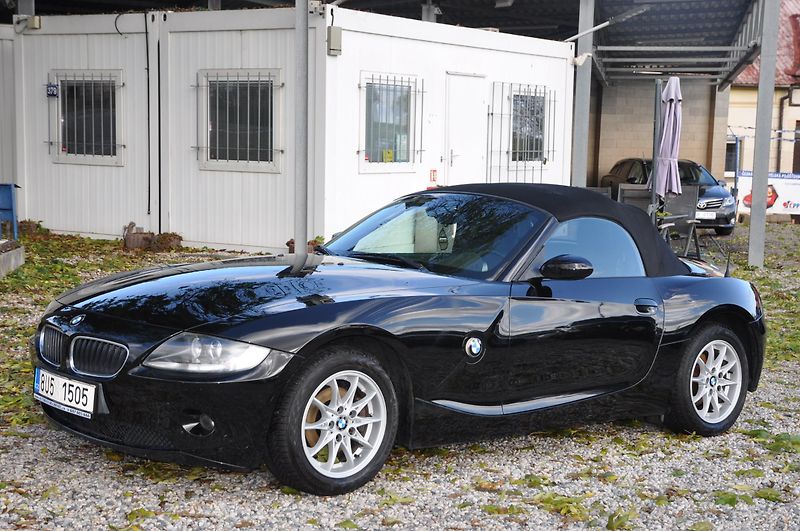 BMW Z4 2.0i 110kW - fotka 5 z 13