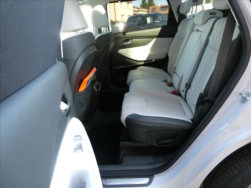 Hyundai Santa Fe 2,2 CRDi LUXURY 4x4 1.majitel - fotka 27 z 46