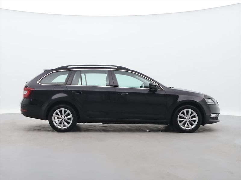 Škoda Octavia 1.6 TDI CZ Style Kessy LED DPH - fotka 8 z 27