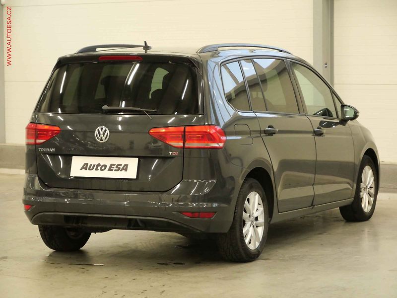 Volkswagen Touran (2017) 1.6TDi, 2.maj, Aut.klima - fotka 4 z 23