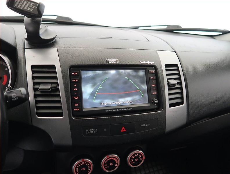 Mitsubishi Outlander (2009) 2.2 DI-D, 4X4, 7 míst, Navi - fotka 16 z 22