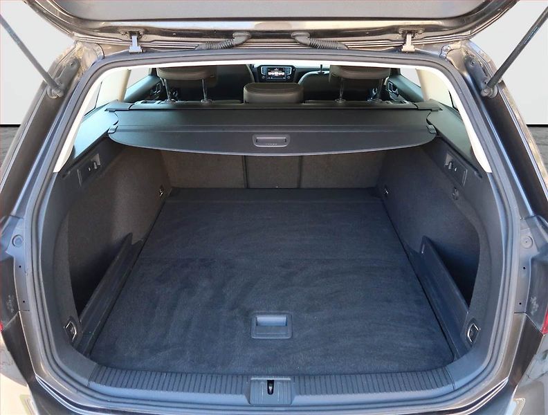 Volkswagen Passat (2017) 2.0 TDI, Automat, Kůže - fotka 14 z 23