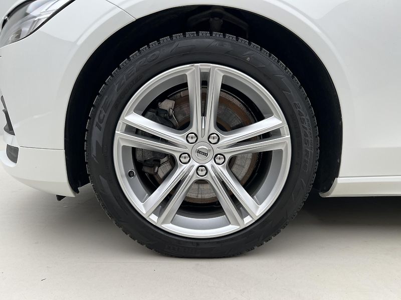 Volvo V90 B4 MOMENTUM AUT  - fotka 15 z 44