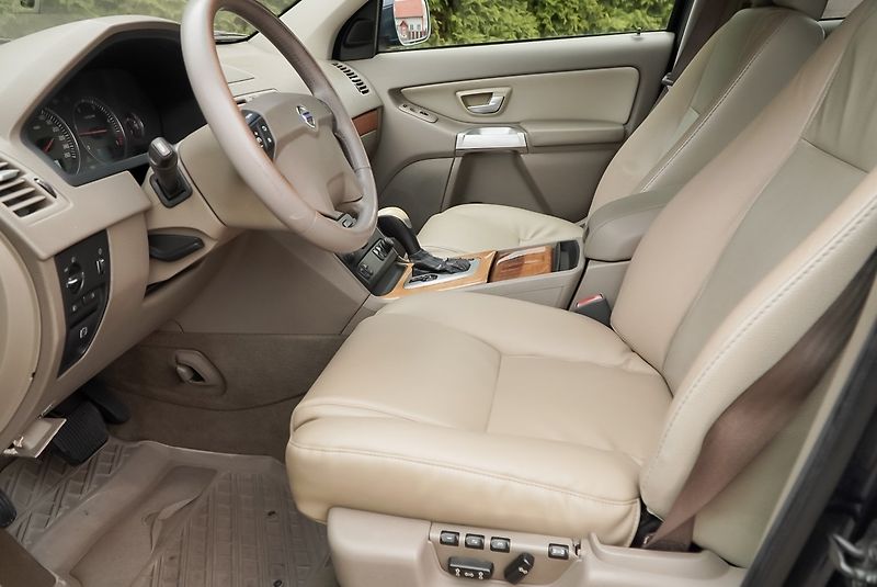 Volvo XC90 2.4 D5 120kw - fotka 23 z 29