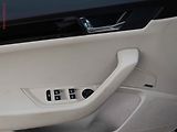 Škoda Superb (2016) 2.0 TDi 4x4, ČR, L&K, DSG - náhled 19
