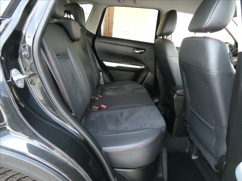 Suzuki Vitara 1,4 T 103kW 4x4 automat,závěs - fotka 23 z 49