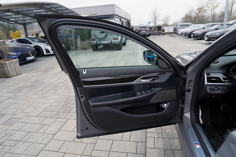 BMW Řada 7 730d xDrive/Mpaket/9AT/Lasery - fotka 15 z 47