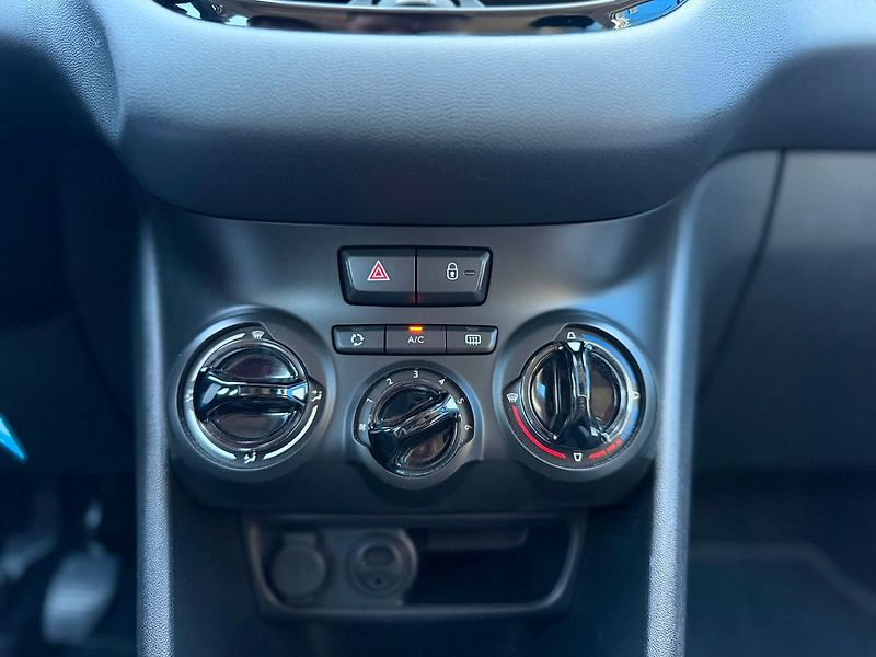 Peugeot 208 ACTIVE 1.2PT 82 MAN5 - fotka 22 z 23