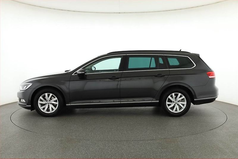 Volkswagen Passat (2019) Business 2.0 TDI, Automat - fotka 3 z 20