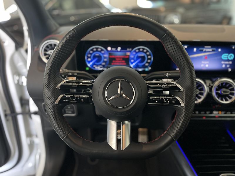 Mercedes-Benz EQA 250+ AMG - fotka 21 z 37