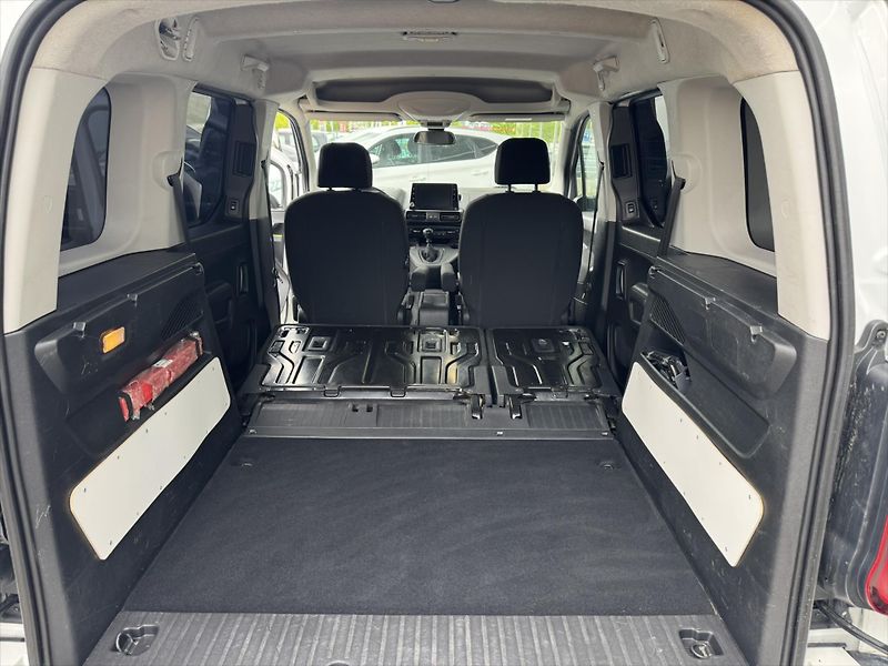 Opel Combo 1,5 TDCi, ELEGANCE, 5 míst - fotka 7 z 25