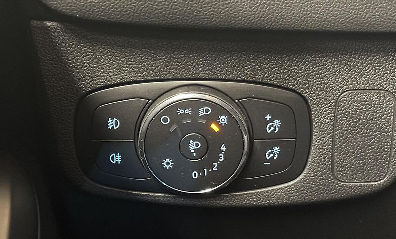 Ford Focus 1.0 EcoBoost  Active X AT, ČR - fotka 22 z 29