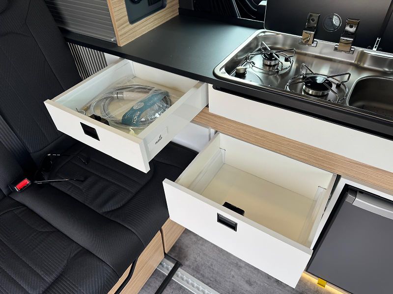 Pilote (2026) CV545BC *FULL*TOP* - fotka 21 z 38