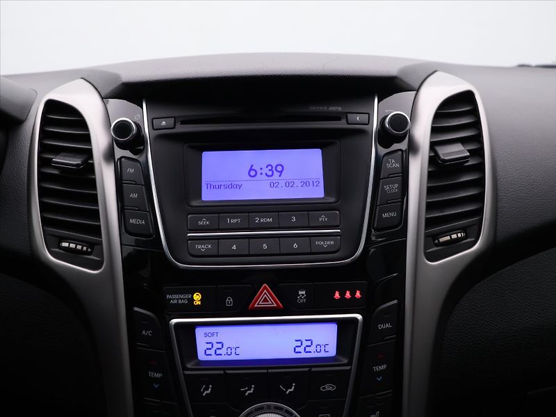Hyundai i30 1,6 CRDi 81kW Trikolor - fotka 18 z 28