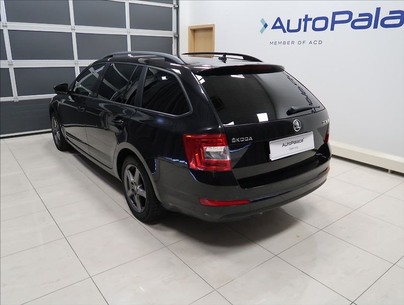 Škoda Octavia 1,2 TSI XENON VÝHŘEV 2x ALU - fotka 6 z 33