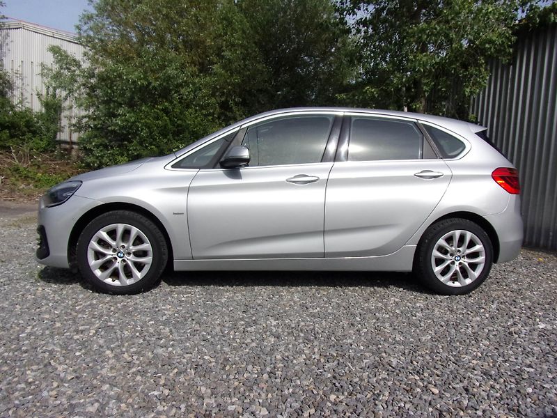 BMW Řada 2 (2019) 218 4x4 110kW LUXURY LINE KŮŽE - fotka 8 z 25