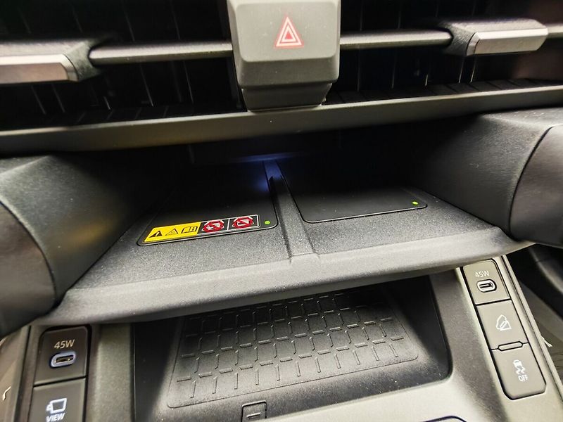 Toyota RAV4 2.5 Hybrid e-CVT 4x4 Executive - fotka 38 z 43
