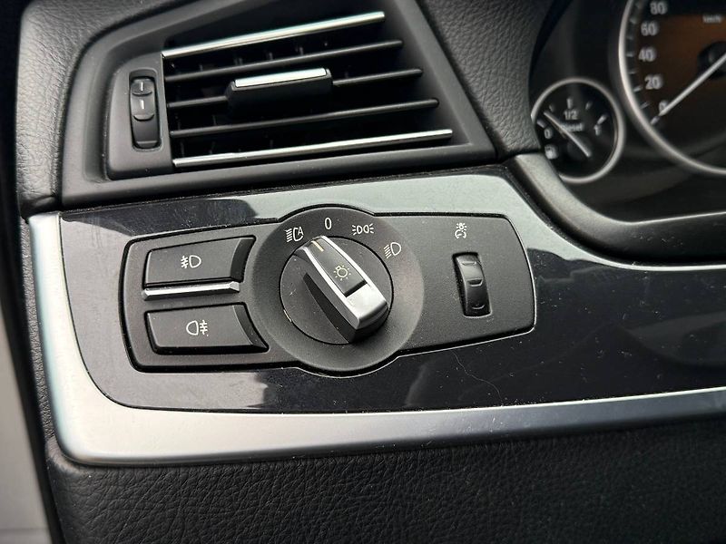 BMW Řada 5 (2012) 525D 160 kW XDRIVE - fotka 18 z 23