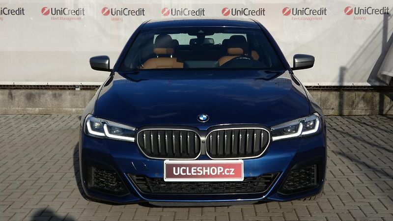 BMW Řada 5 M 550i xDrive - fotka 2 z 25