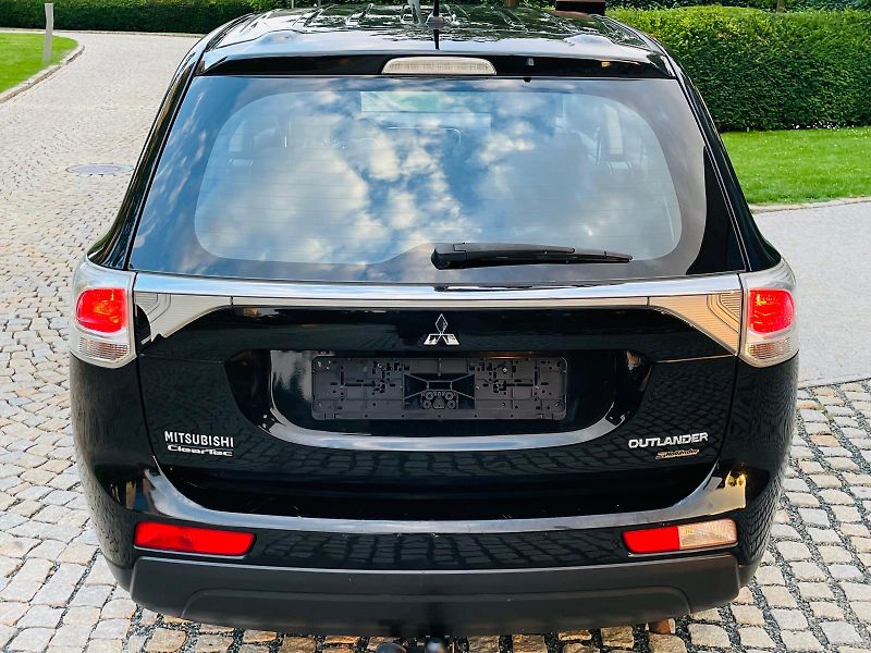 Mitsubishi Outlander 2.0i 1.MAJITEL KAMERA TAŽNÉ - fotka 12 z 43