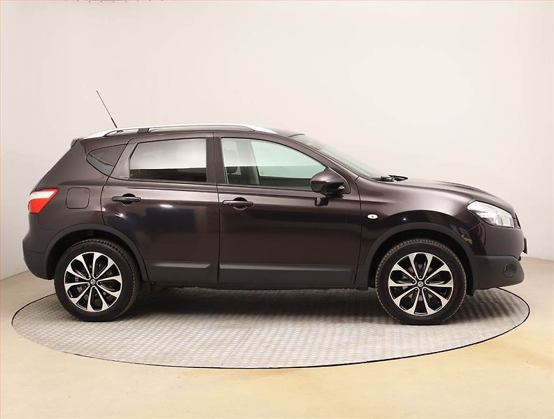 Nissan Qashqai (2012) 1.6 dCi, 4X4, Navi, Tempomat - fotka 6 z 23