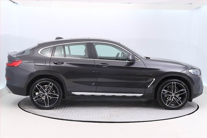 BMW X4 (2023) xDrive20d - fotka 6 z 21