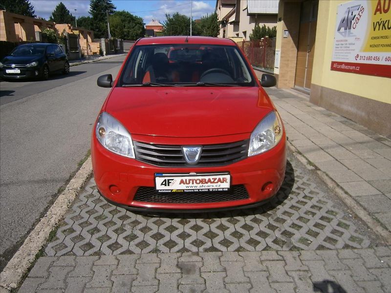 Dacia Sandero 1,2 i 55 KW - fotka 2 z 14