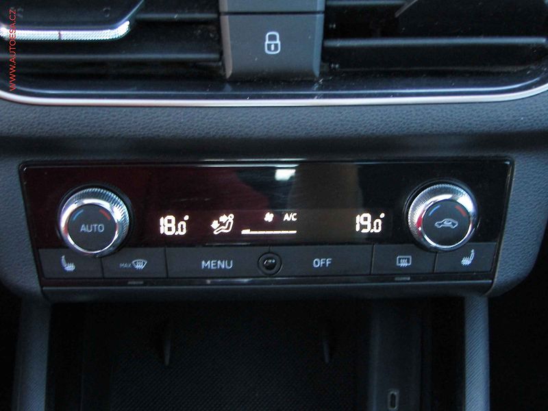 Škoda Kamiq (2020) 1.0 TSi, Style, DSG, navi - fotka 16 z 22
