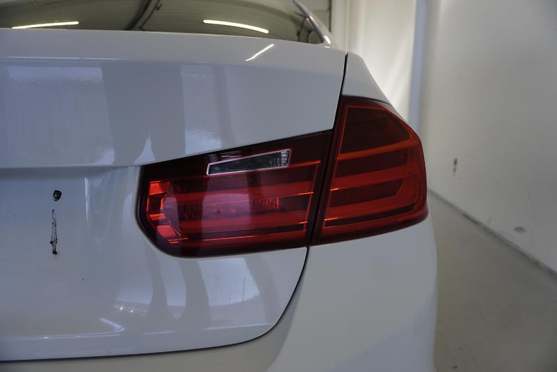 BMW Řada 3 (2014) 318D 2,0 SEDAN - fotka 9 z 32
