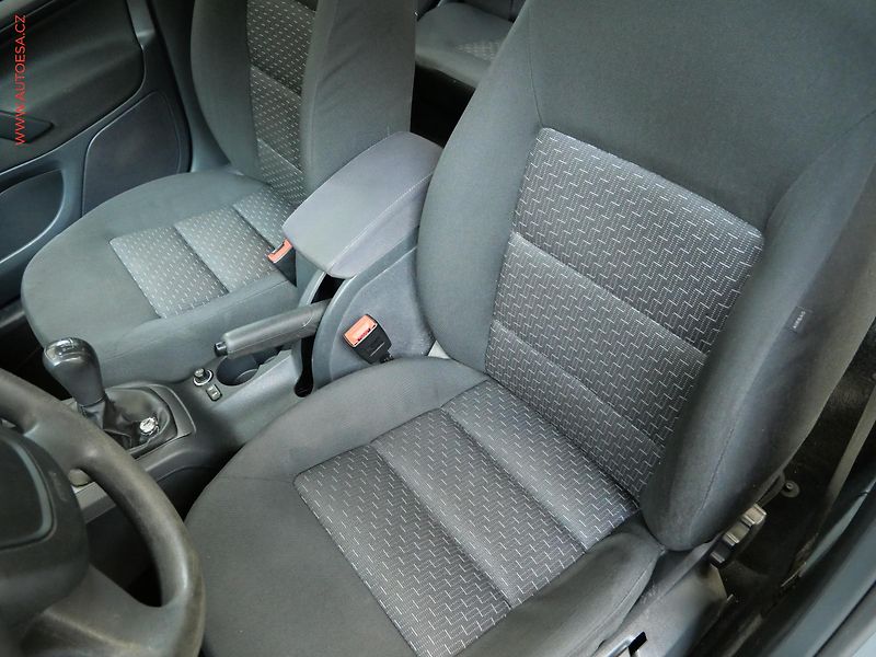 Škoda Octavia (2013) 1.6TDi, ČR, AC, park.asist - fotka 9 z 17