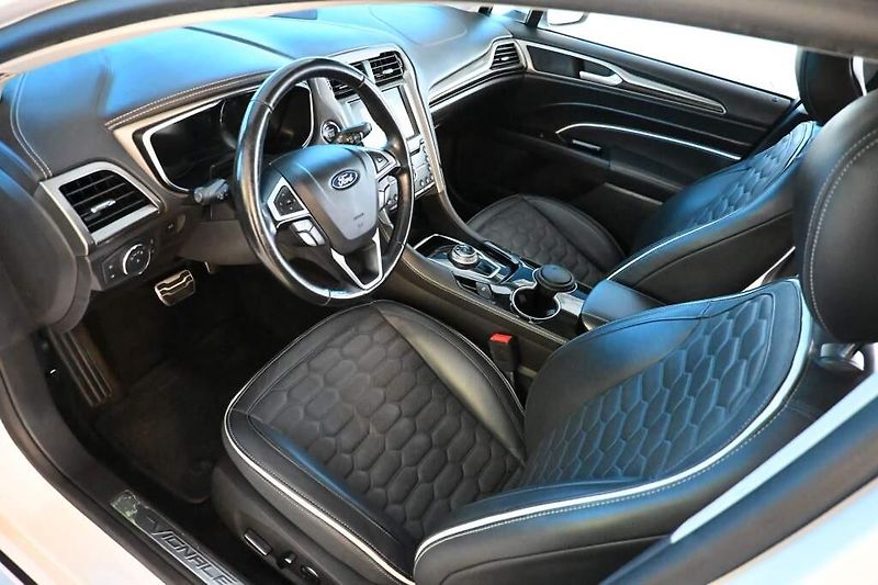 Ford Mondeo (2021) 2.0 VIGNALE 140 KW LED ACC Mas - fotka 11 z 39