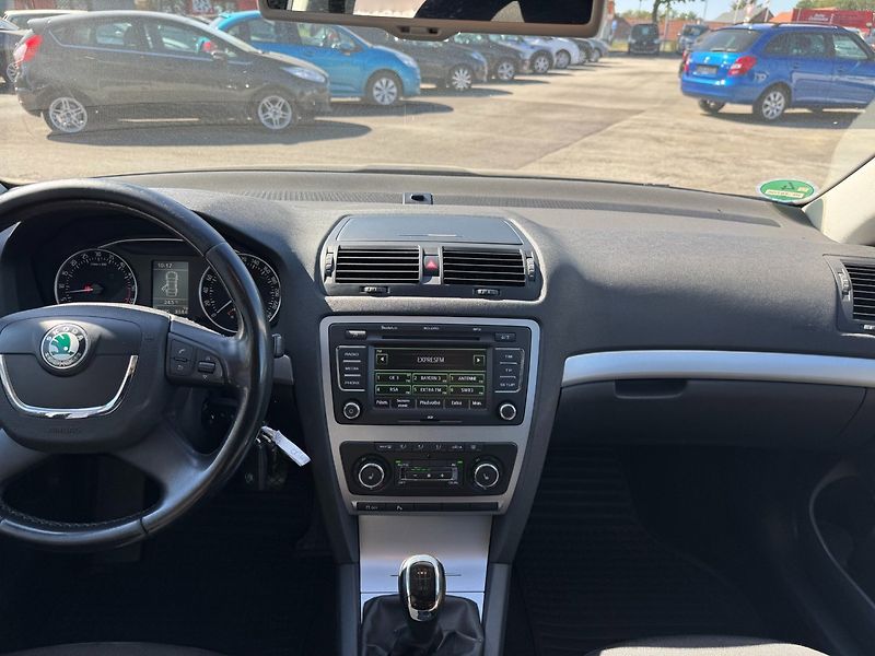 Škoda Octavia (2012) Elegance 1.6 TDI 77kW - fotka 19 z 40