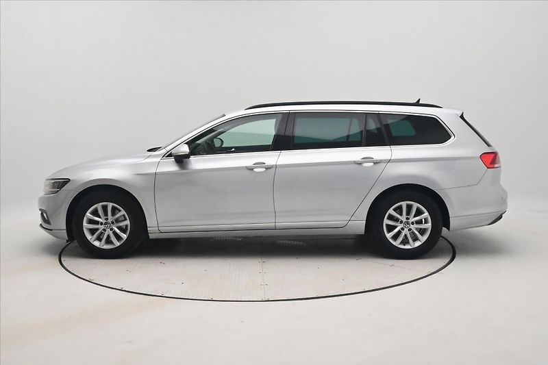 Volkswagen Passat 2,0 TDI 110kW DSG Business Zár - fotka 8 z 32