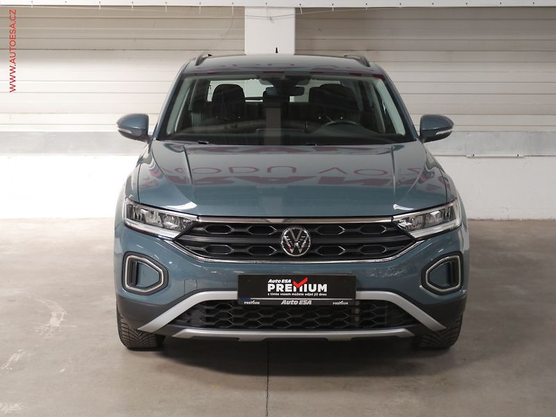 Volkswagen T-Roc (2023) 1.5TSi, 2.maj,ČR, Life, LED - fotka 2 z 25