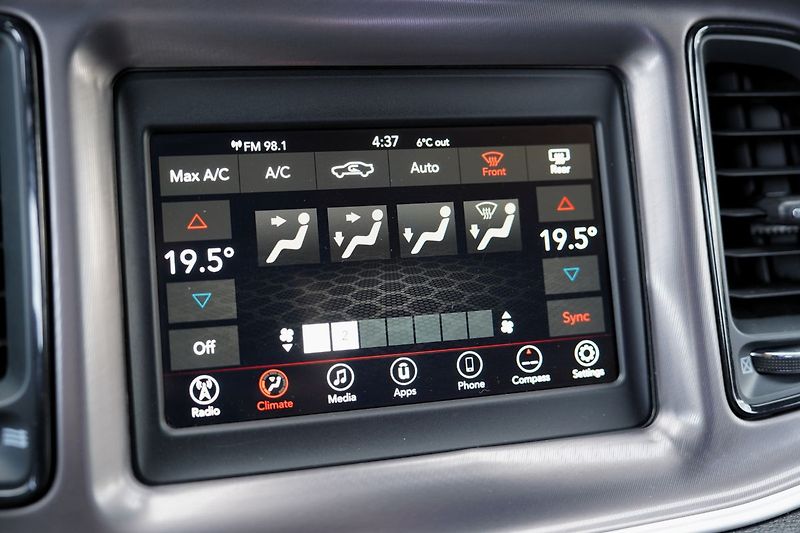Dodge Challenger 3.6 V6 automat,/kůže/xenony - fotka 33 z 38