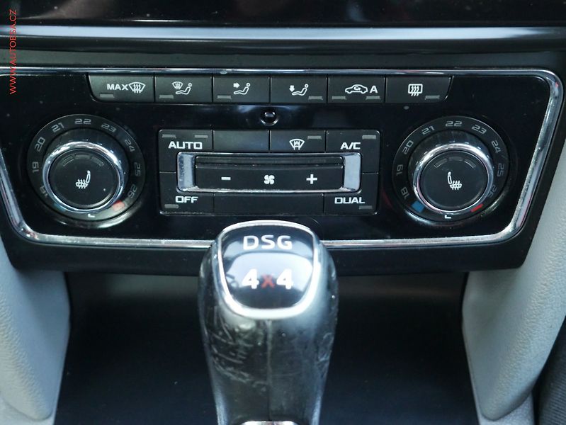 Škoda Superb (2013) 2.0 TDi 4x4, ČR, DSG, bixen - fotka 12 z 17