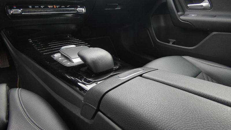 Mercedes-Benz Třídy A 180d - fotka 6 z 22