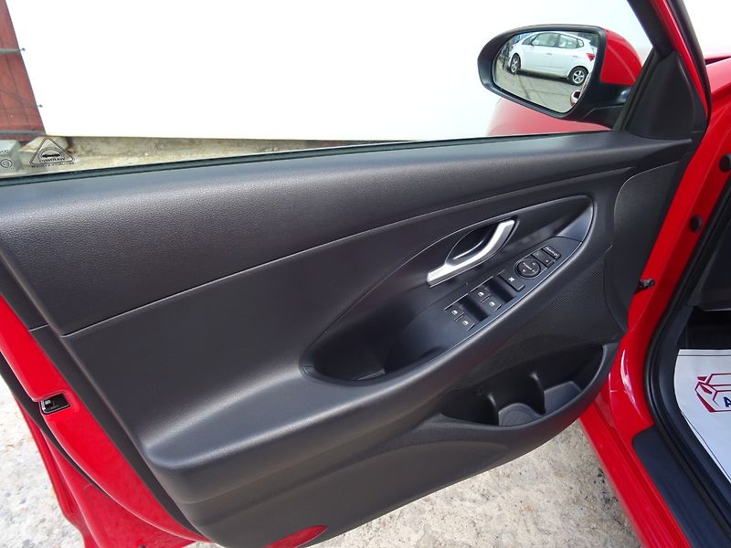Hyundai i30 (2018) 1.4T-GDi,103kW,1majČR,S.k,DPH! - fotka 18 z 25