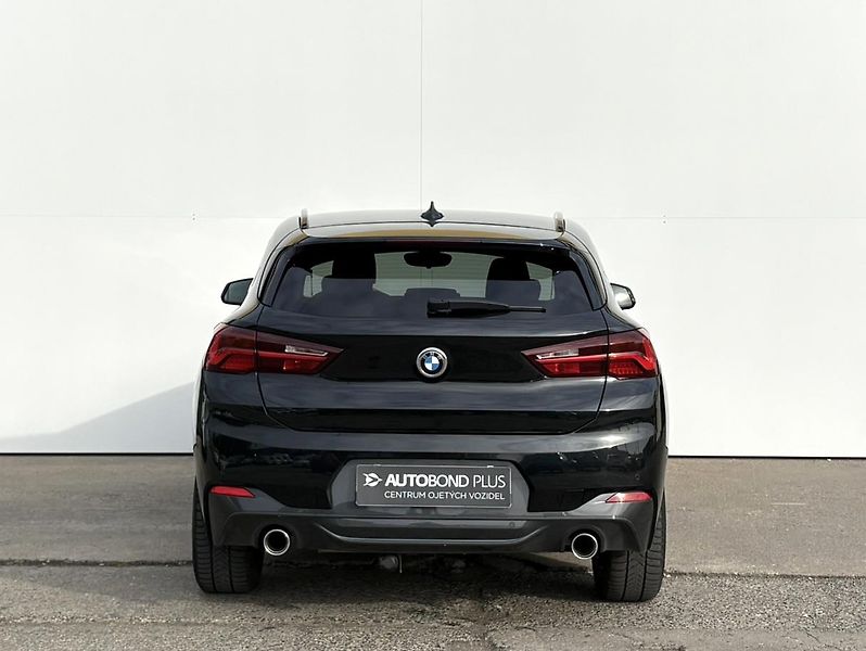 BMW X2 2.0d 140kW XDrive M-Paket - fotka 9 z 23