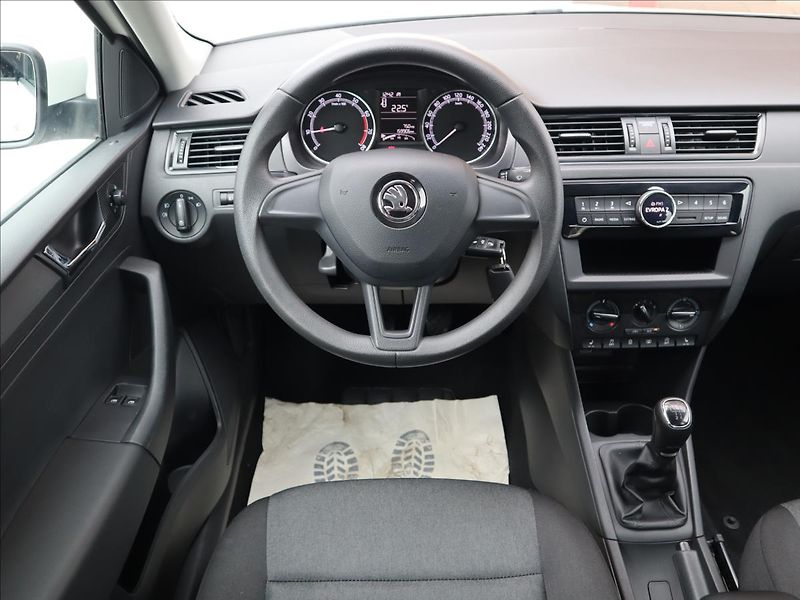 Škoda Rapid 1,0 TSi, 70kW, Výhřevy, Klima - fotka 9 z 21