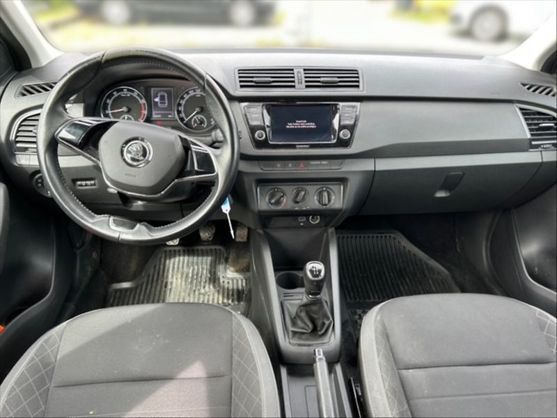 Škoda Fabia 1,0 TSI Ambition - fotka 9 z 11