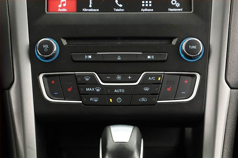 Ford Mondeo (2017) 2.0 TDCI, Automat, Navi - fotka 16 z 21