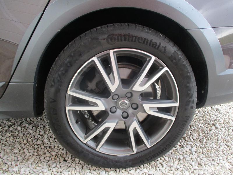 Volvo V90 T6 CROSS COUNTRY PRO 246kW - fotka 39 z 47